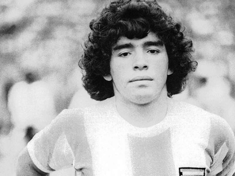 Diego Maradona jugó por primera vez en la Selección Argentina